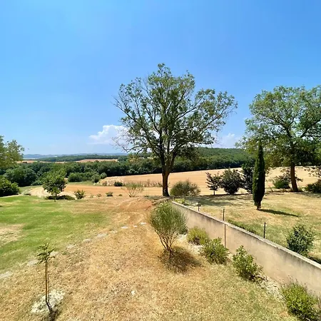 בית נופש Le De Barrau