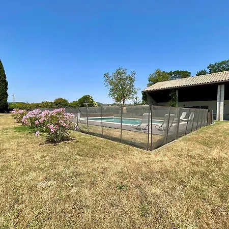 Le De Barrau בית נופש